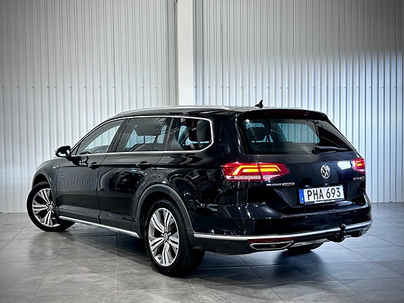 Volkswagen Passat Alltrack 6 of 22