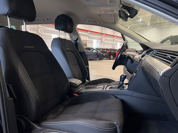 Volkswagen Passat Alltrack 12 of 22