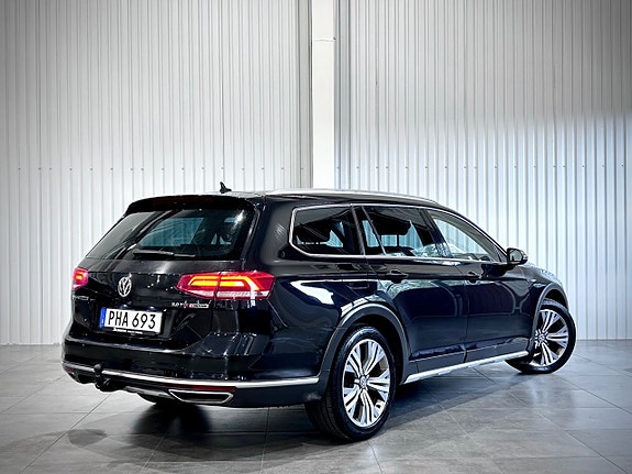 Volkswagen Passat Alltrack 7 of 22
