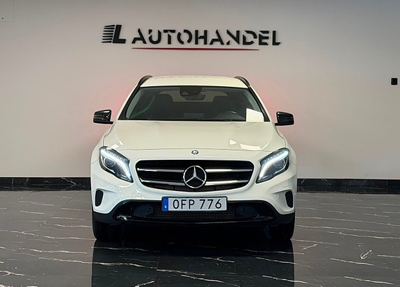 Mercedes-Benz GLA200 d 2 of 5