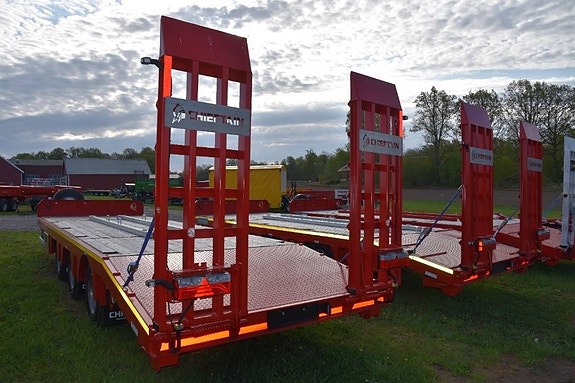 Chieftain 3-axl Lastbilskärra maskintransport 3 of 6