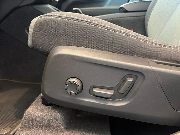 Volvo XC40 17 of 19