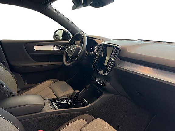 Volvo XC40 11 of 19