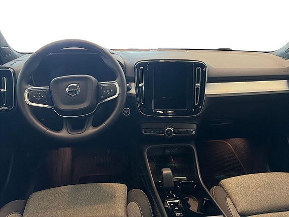 Volvo XC40 9 of 19