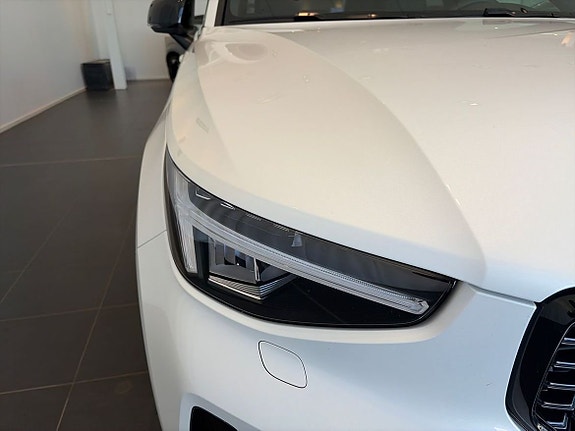 Volvo XC40 16 of 19