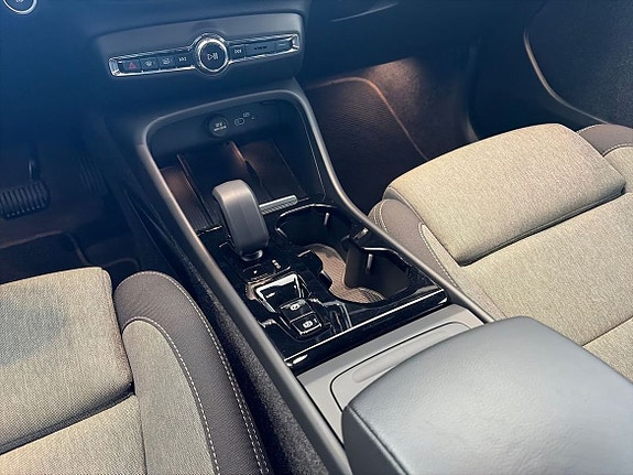 Volvo XC40 14 of 19