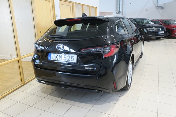Toyota Corolla 4 of 5
