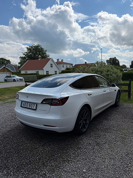 Tesla Model 3 3 of 4