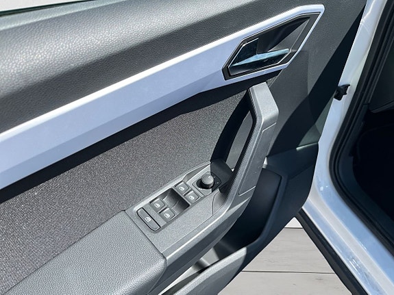 Seat Arona 6 of 14