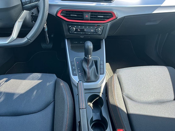 Seat Arona 8 of 14
