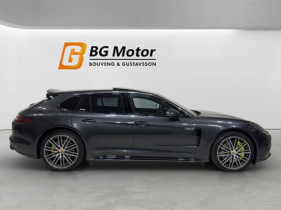 Porsche Panamera 4 2 of 5