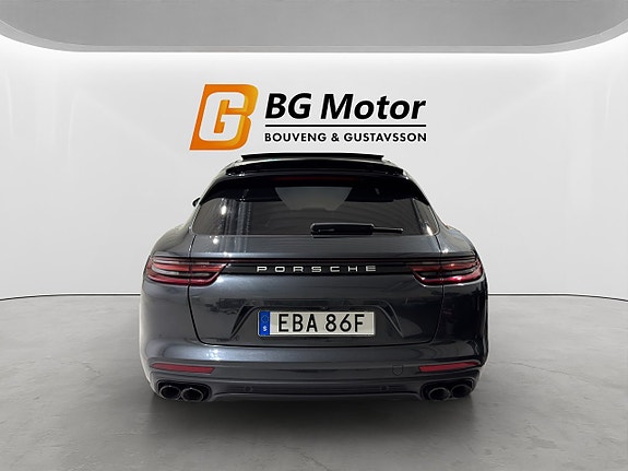Porsche Panamera 4 4 of 5
