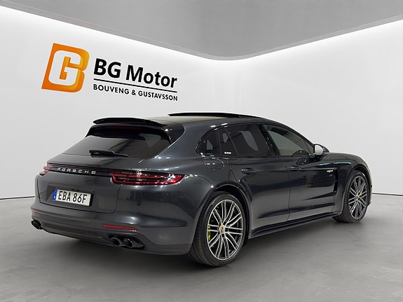 Porsche Panamera 4 3 of 5