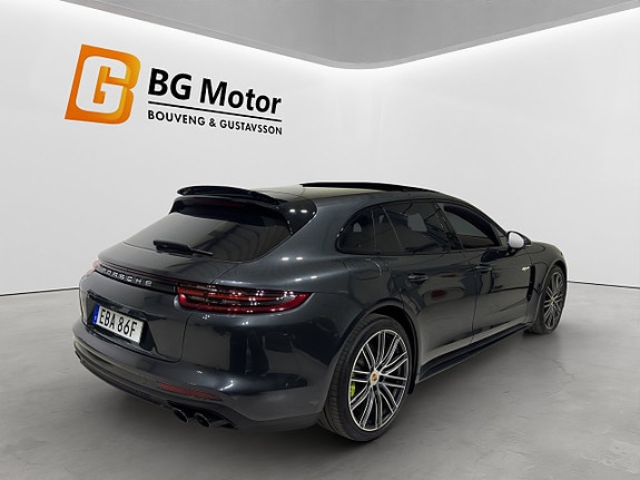 Porsche Panamera 4 4 of 5