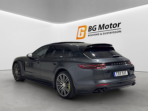 Porsche Panamera 4 5 of 5