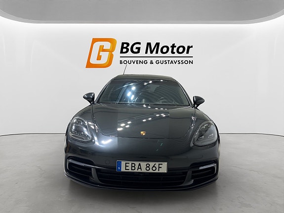 Porsche Panamera 4 2 of 5