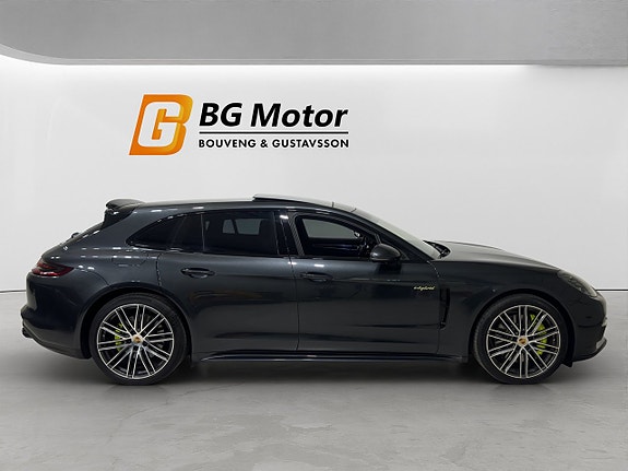 Porsche Panamera 4 3 of 5