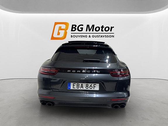 Porsche Panamera 4 5 of 5
