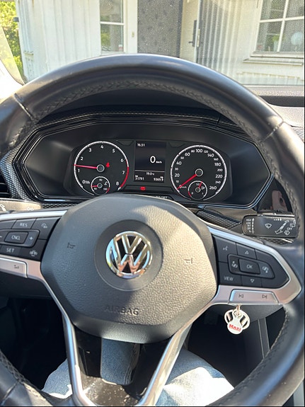 Volkswagen T-Cross 5 of 9