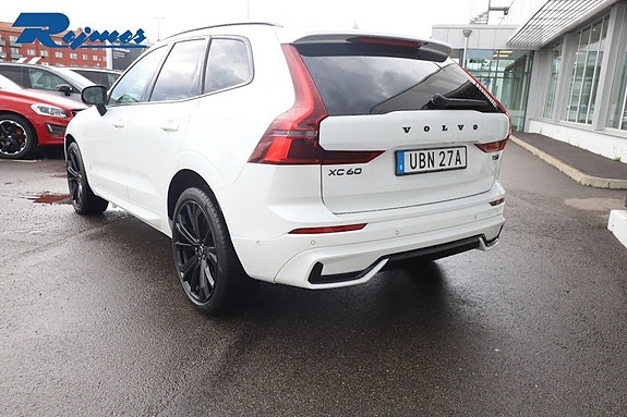 Volvo XC60 2 of 5