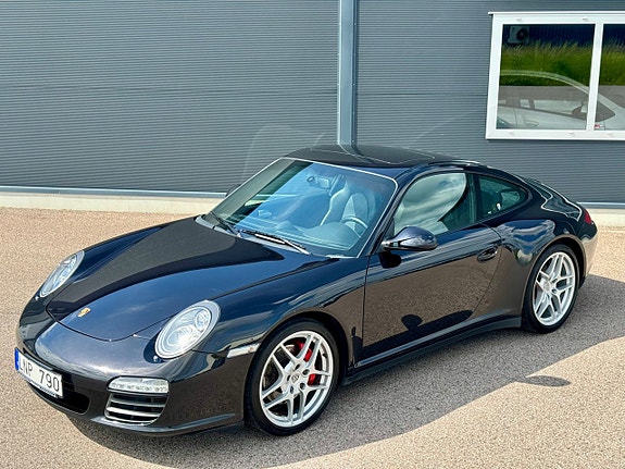 Porsche 911 Carrera 4S 2 of 5