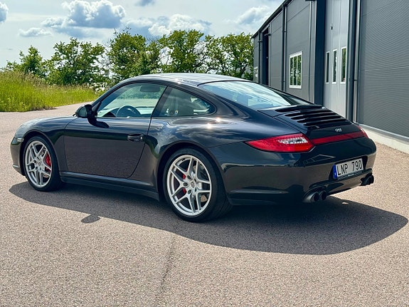 Porsche 911 Carrera 4S 3 of 5