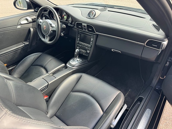 Porsche 911 Carrera 4S 14 of 18