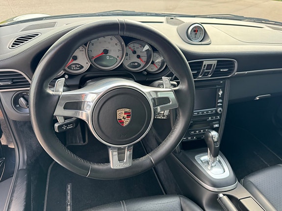 Porsche 911 Carrera 4S 8 of 18