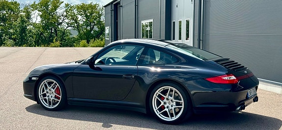 Porsche 911 Carrera 4S 17 of 18