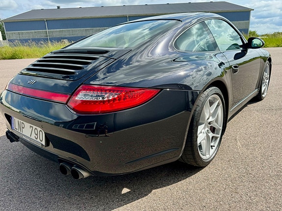Porsche 911 Carrera 4S 6 of 18