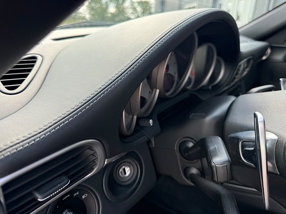 Porsche 911 Carrera 4S 15 of 18