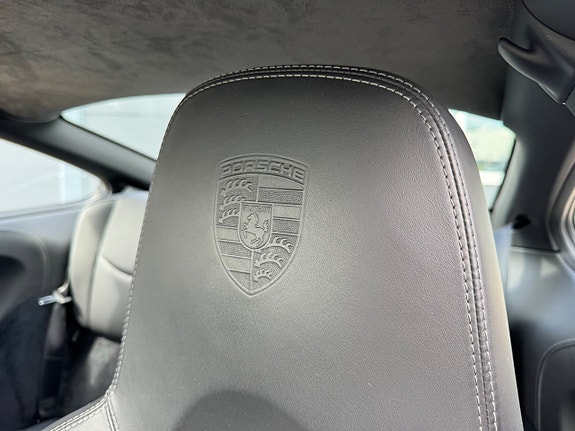 Porsche 911 Carrera 4S 11 of 18
