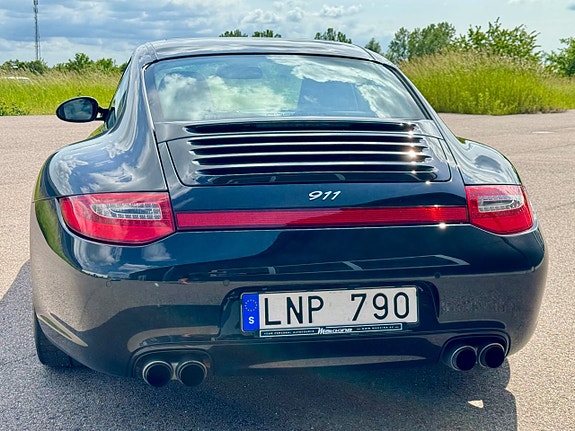Porsche 911 Carrera 4S 4 of 5