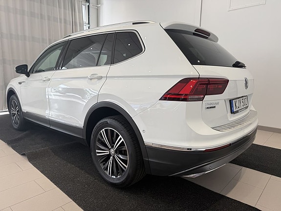 Volkswagen Tiguan Allspace 3 of 5