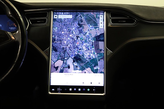 Tesla Model S 20 of 30