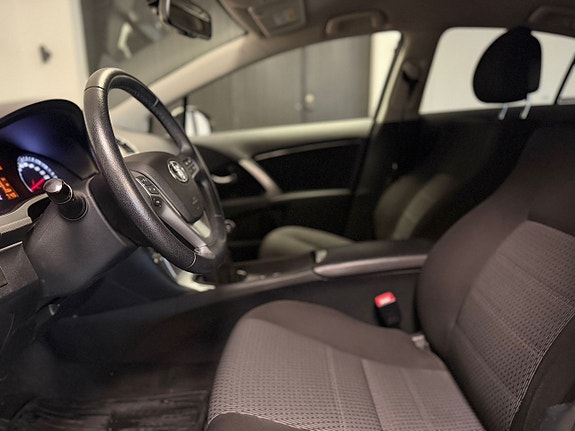 Toyota Avensis 7 of 22