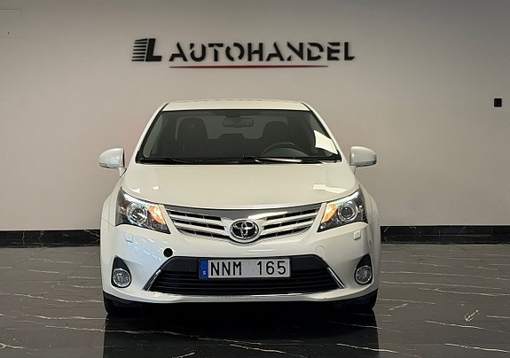 Toyota Avensis 2 of 5
