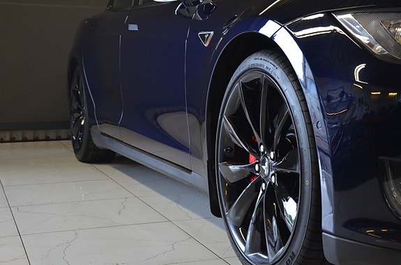 Tesla Model S 7 of 19