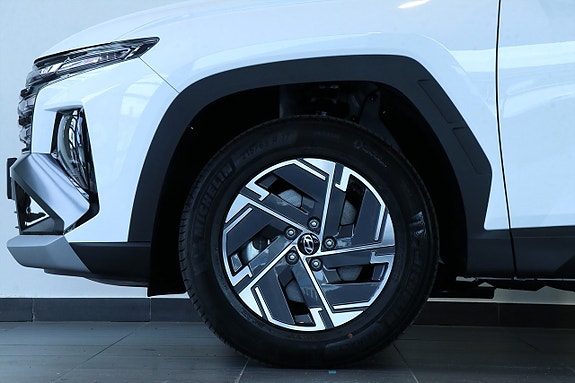 Hyundai Tucson 2 of 16