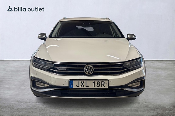 Volkswagen Passat Alltrack 3 of 5