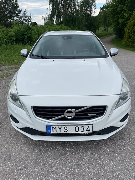Volvo V60 2 of 5