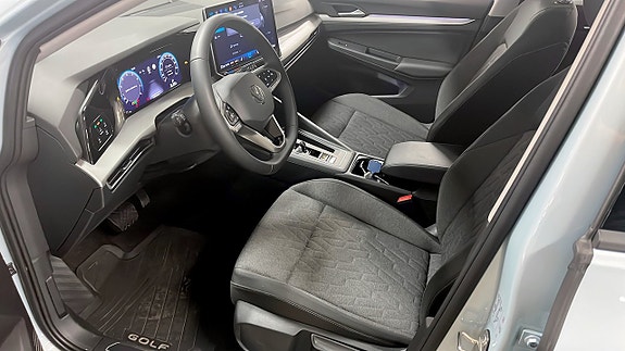 Volkswagen Golf VIII 7 of 12