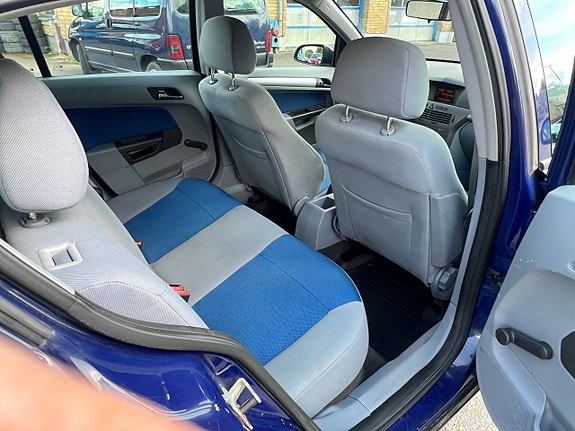 Opel Astra 10 of 12