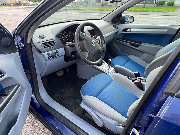 Opel Astra 12 of 12
