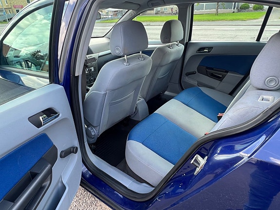 Opel Astra 11 of 12