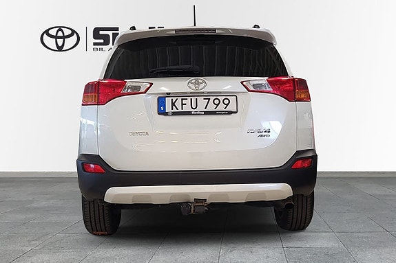 Toyota RAV4 4 of 5