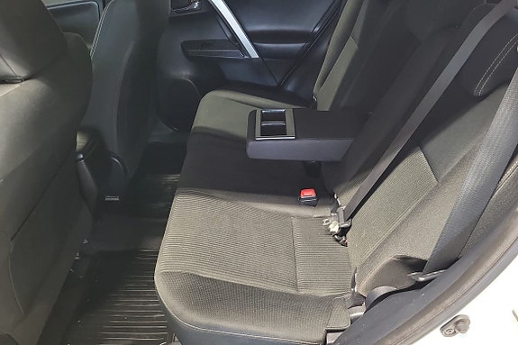 Toyota RAV4 7 of 10