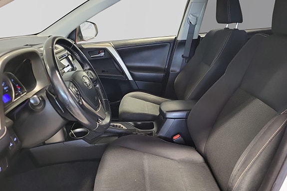 Toyota RAV4 6 of 10