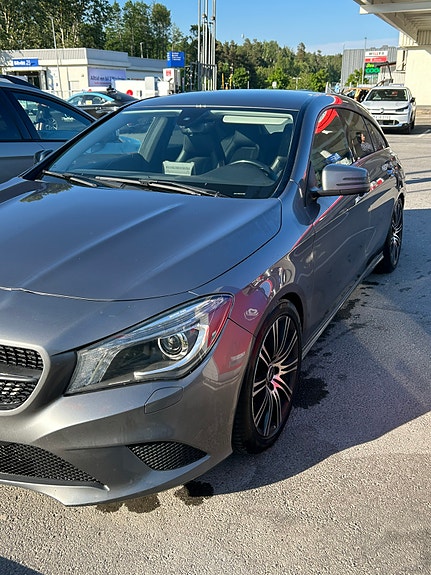 Mercedes-Benz CLA200 3 of 5