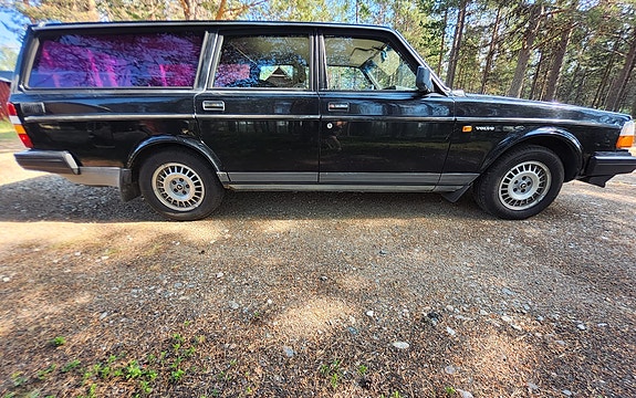 Volvo 240 4 of 5